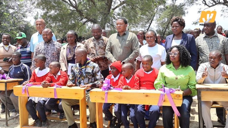 RC Malisa Atoa Wito wa Kulipa Leseni Wakati Akikabidhi Madawati 1,000 kwa Shule 15 Jijini Mbeya