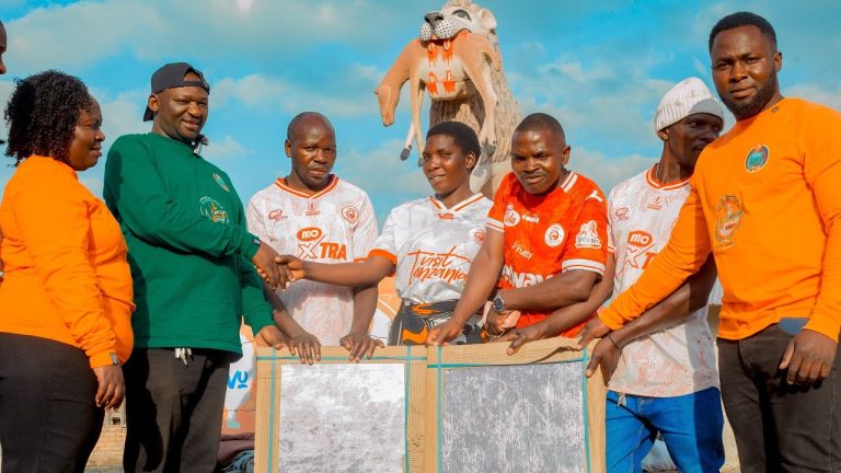 MAHUNDI ATIMIZA AHADI YA VIFAA VYA UJENZI WA OFISI YA TAWI LA SIMBA