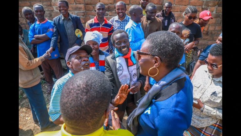 DKT TULIA HAPOI WALA HABOI AENDELEA KUSAMBAZA UPENDO KWA WAPIGA KURA WAKE KATA YA ILEMI.*