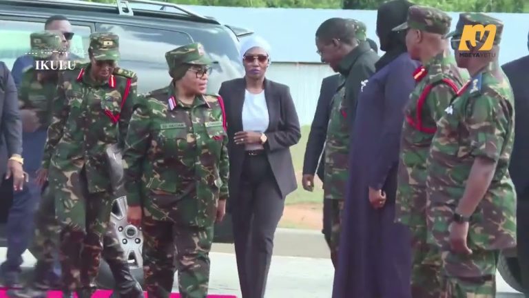 RAIS DKT. SAMIA AKIWASILI SKUA (TANGA) KWA KIKAO CHA NDANI NA VIONGOZI WA JWTZ